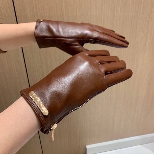 2025新款独家首发触屏手套 Gucci古奇新款侧拉链设计高档羊皮手套女神集美们首选 不可错过百分百选用进口羊皮 皮质细腻柔软 认准进口羊皮特有手感羊绒内里保暖