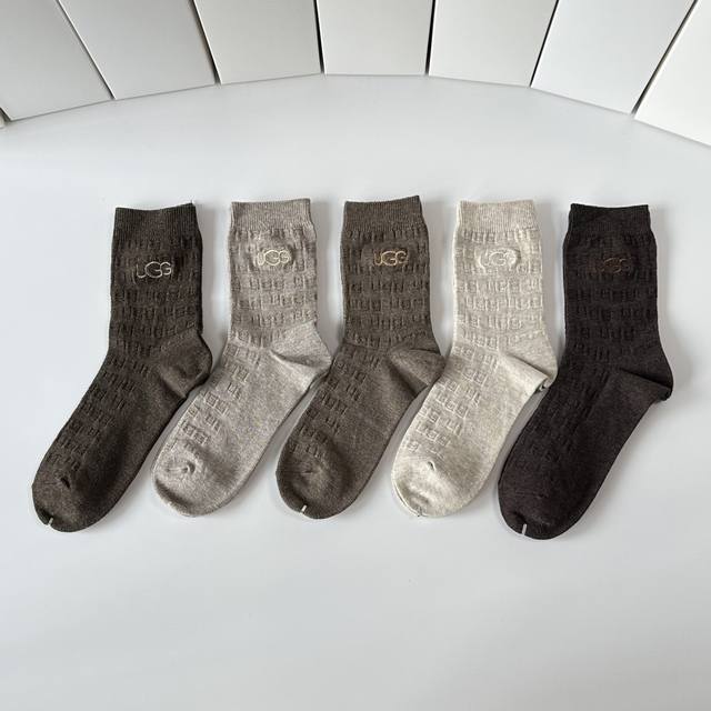 Special Packaging Ugg New Cashmere Embroidered Mid-Length Slouch Socks! Five pai Special Packaging Ugg New Cashmere Embroidered Mid-Length Slouch Socks! Five pai
