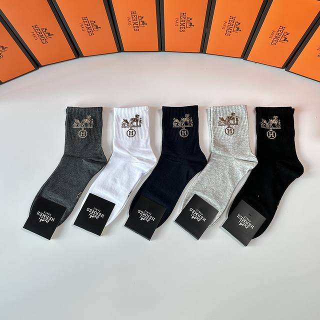 Special packaging from the boutique! Hermes new mid-length slouch socks! Five pa Special packaging from the boutique! Hermes new mid-length slouch socks! Five pa