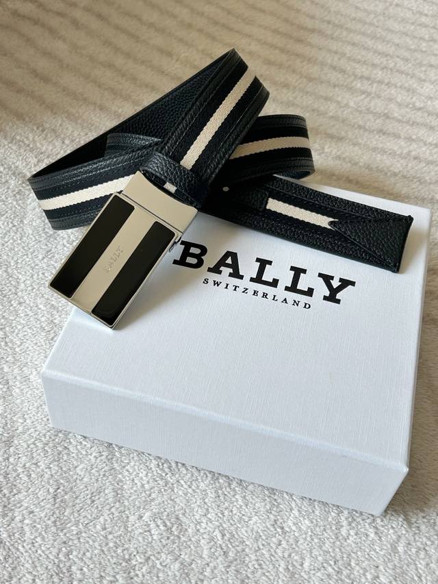 Bally's men's casual double-sided leather belt, 3.5cm wide, combines the eleganc