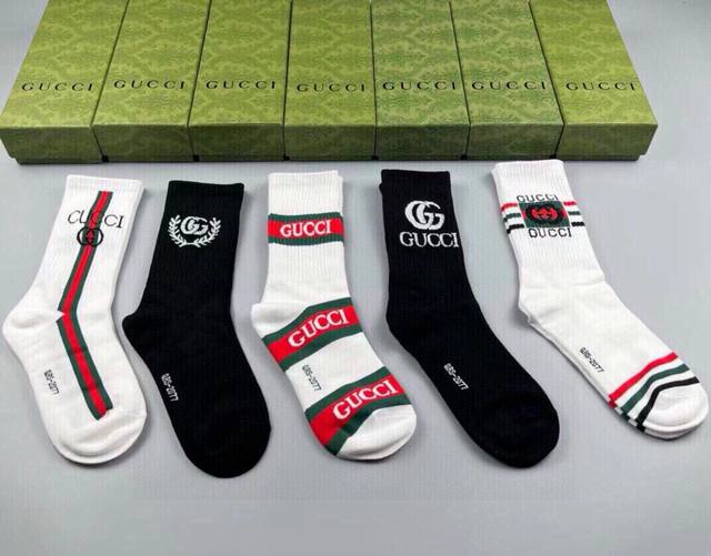 特 Gucci 古奇大G家新品高筒袜子 一盒五双 经典双G标志特显高大上,纯棉材质,透气舒适,运动休闲百搭款,Ins超火爆小单品,大牌出街,潮人必备超好搭 特 Gucci 古奇大G家新品高筒袜子 一盒五双 经典双G标志特显高大上,纯棉材质,透气舒适,运动休闲百搭款,Ins超火爆小单品,大牌出街,潮人必备超好搭