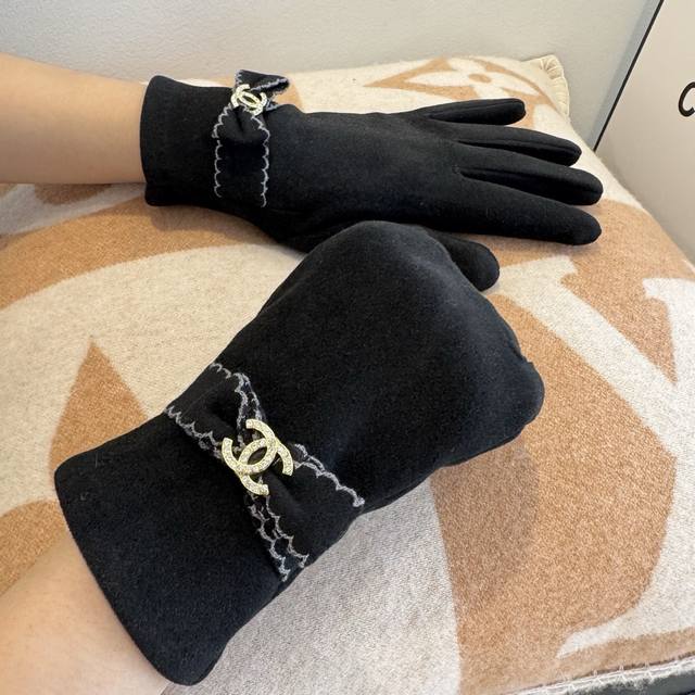 Chanel香奈儿专柜新品羊毛手套，时尚手套，秋冬保暖加绒内里，超仙上手超舒适柔软、百搭！均码