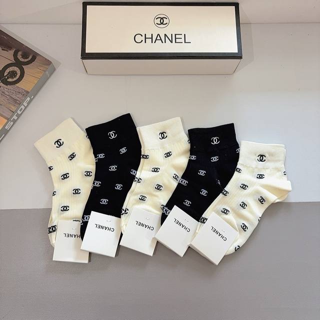 5 pairs per box with packaging Chanel new embroidered pure cotton socks, classi 5 pairs per box with packaging Chanel new embroidered pure cotton socks, classi