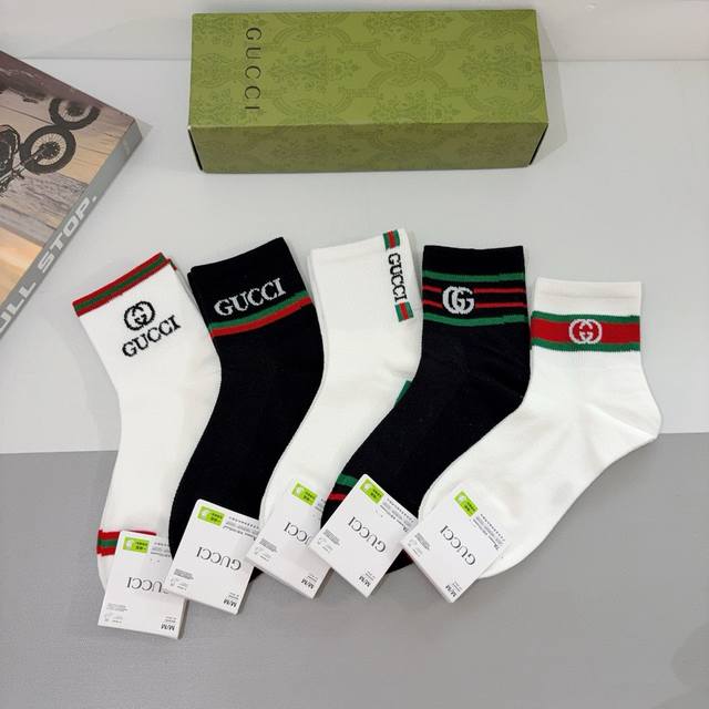 配包装 一盒5双 Gucci 古奇2025新款袜子！纯棉面料，火爆图案，专柜同步中筒袜子，大牌出街，潮人必备超好搭！