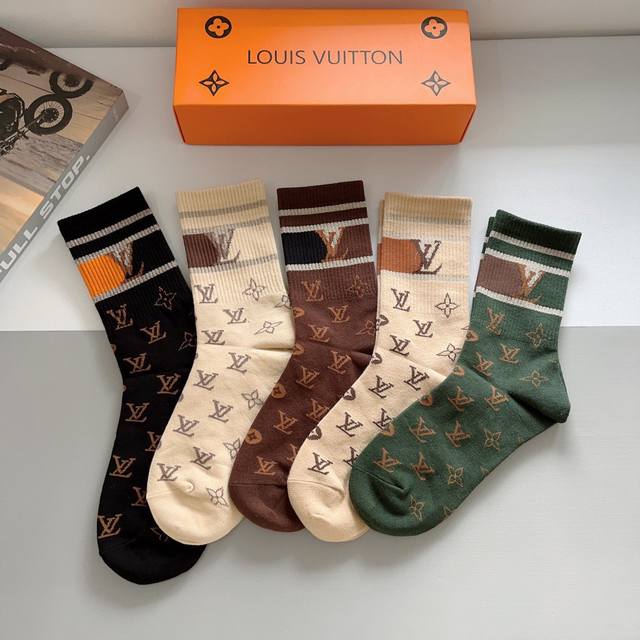 5 pairs of Louis Vuitton men's mid-calf socks (packaged in one box). Made of pu