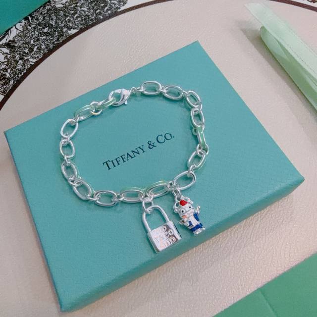 蒂芙尼手链 Tiffny&Co. 专柜精工银版本 明星同款 复古做旧风 原版复刻 纯手工打造 ～正品开模潮流时尚必备 男女均可佩戴 情侣款同款 摇滚朋克银风格
