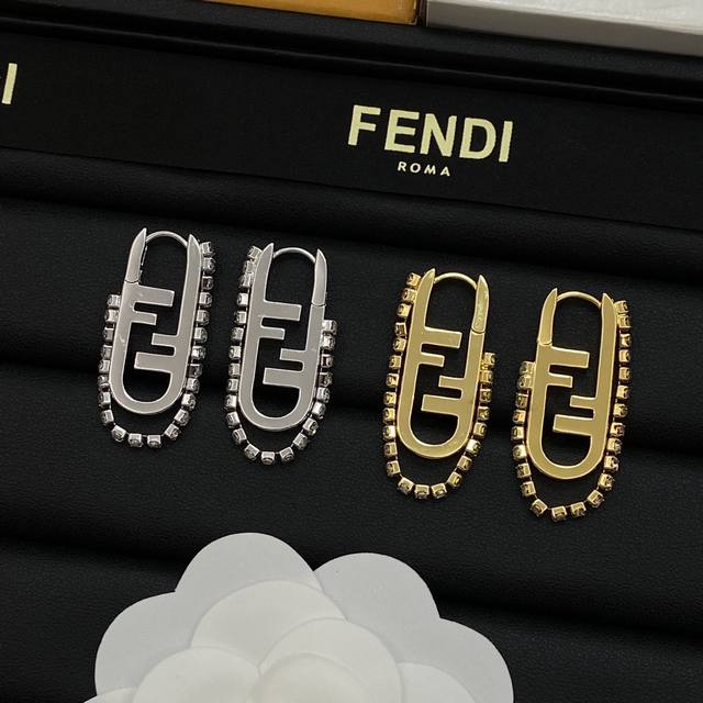 芬迪新款耳钉
