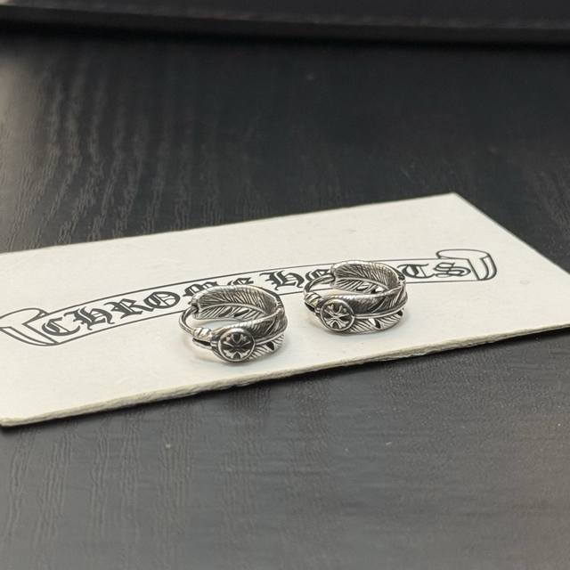 专柜品质 Chrome Hearts克罗心耳环，凹凸造型不同的花纹设计风格 呈现出与众不同 十字架 童军花是克罗心的志 所以更经久不衰 正品打版Chrome H