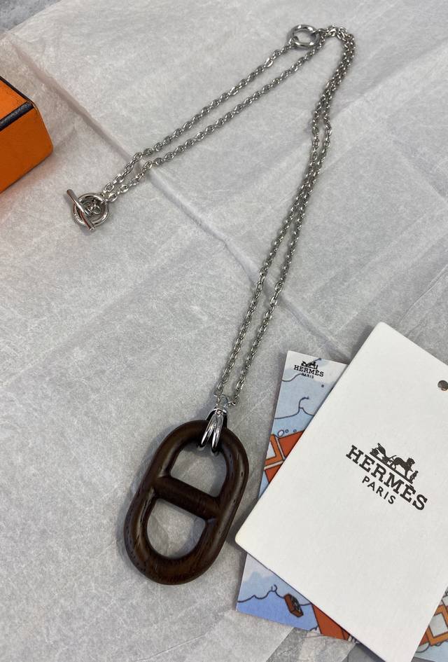 Ax0591 Aisman Pig Nose Brown Necklace Exquisite craftsmanship, complete letterin Ax0591 Aisman Pig Nose Brown Necklace Exquisite craftsmanship, complete letterin