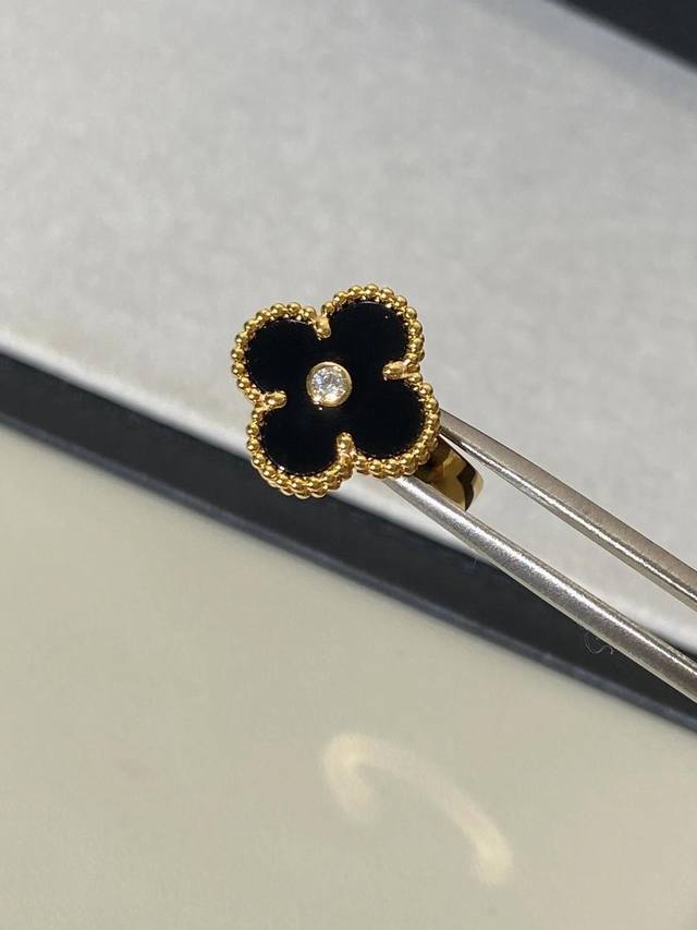 V Gold-plated Black Onyx High Jewelry Vca Van Cleef & Arpels Custom Classic Four V Gold-plated Black Onyx High Jewelry Vca Van Cleef & Arpels Custom Classic Four
