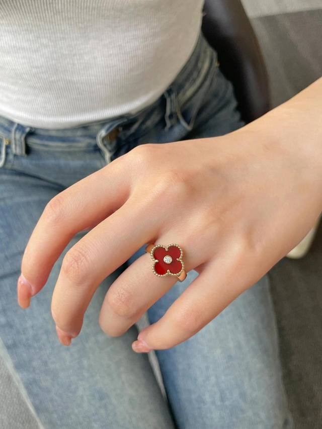 V Gold-plated Carnelian High Jewelry Vca Van Cleef & Arpels Custom Classic Four- V Gold-plated Carnelian High Jewelry Vca Van Cleef & Arpels Custom Classic Four-