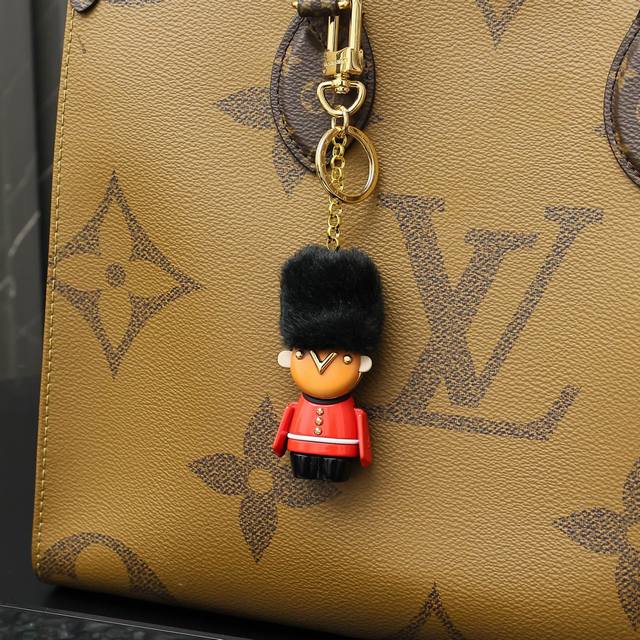 Lv London Guard Gaston plush toy keychain. Dressed in a neat uniform and soft to Lv London Guard Gaston plush toy keychain. Dressed in a neat uniform and soft to