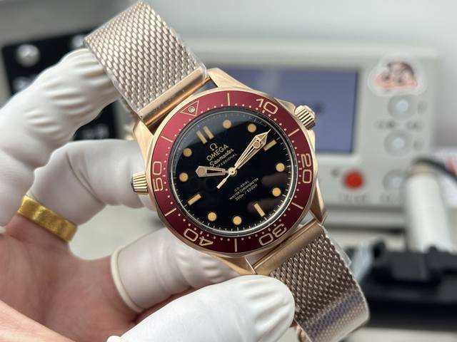 Sj出品 胶带 钢带 1890 欧米茄 Omega N9 新品007 青铜金与勃根地红的绝美融合海马300米 ,金属米兰链带, 氧化铝表圈与表盘,圆弧形蓝宝石水 Sj出品 胶带 钢带 1890 欧米茄 Omega N9 新品007 青铜金与勃根地红的绝美融合海马300米 ,金属米兰链带, 氧化铝表圈与表盘,圆弧形蓝宝石水