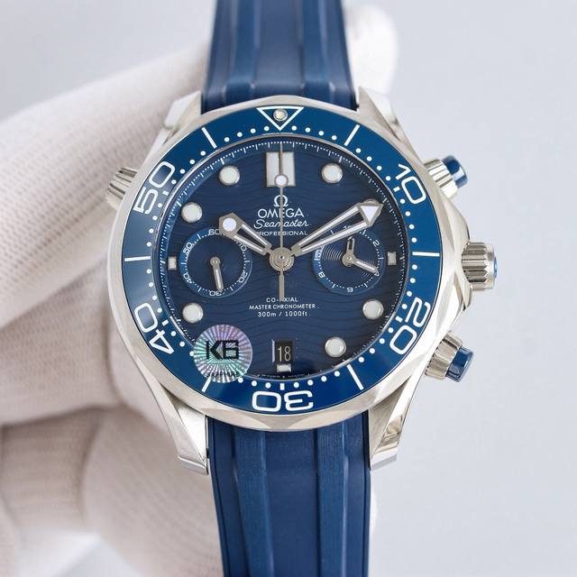 Ot全新海马300米44Mm计时腕表 Tvs Factory1-1独家自主研发9900机芯功能与原装一致，双T黑摆轮机芯。3点位表盘为12小时计时盘与60分钟计