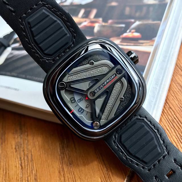 七个星期五-Sevenfriday M301！来吧小伙伴们！支持Nfc防伪！七个星期五的天才设计师以宇宙飞船为灵感，设计出一个全新的飞船发射装置的作品，喷砂和抛