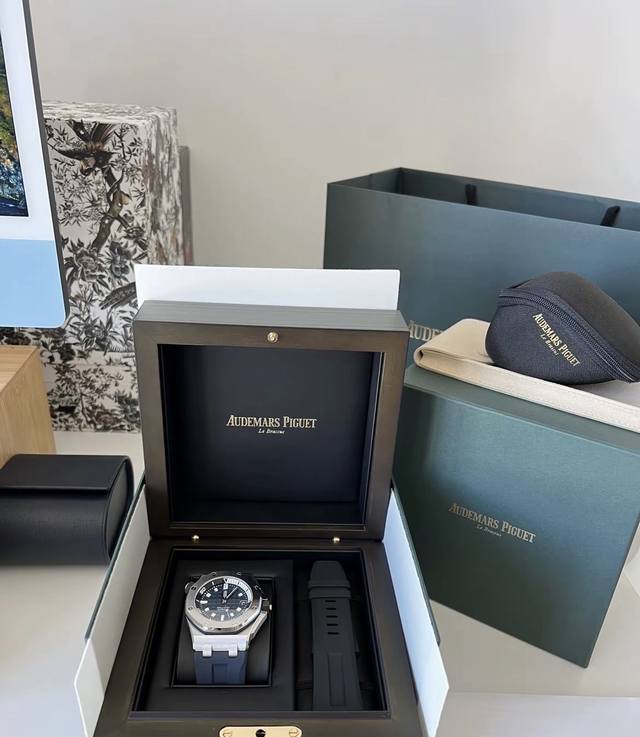 Brand: Audemars Piguet Royal Oak Offshore Series: 15703 Series Design: The dist
