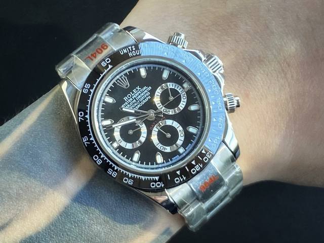 劳力士Rolex宇宙计型迪通拿116508腕表！C厂壳套开模，国产2813机 不是桶机，不是桶机 矿物质超强玻璃，904精钢橡胶表带，佩戴舒适！直径40Mm，颜