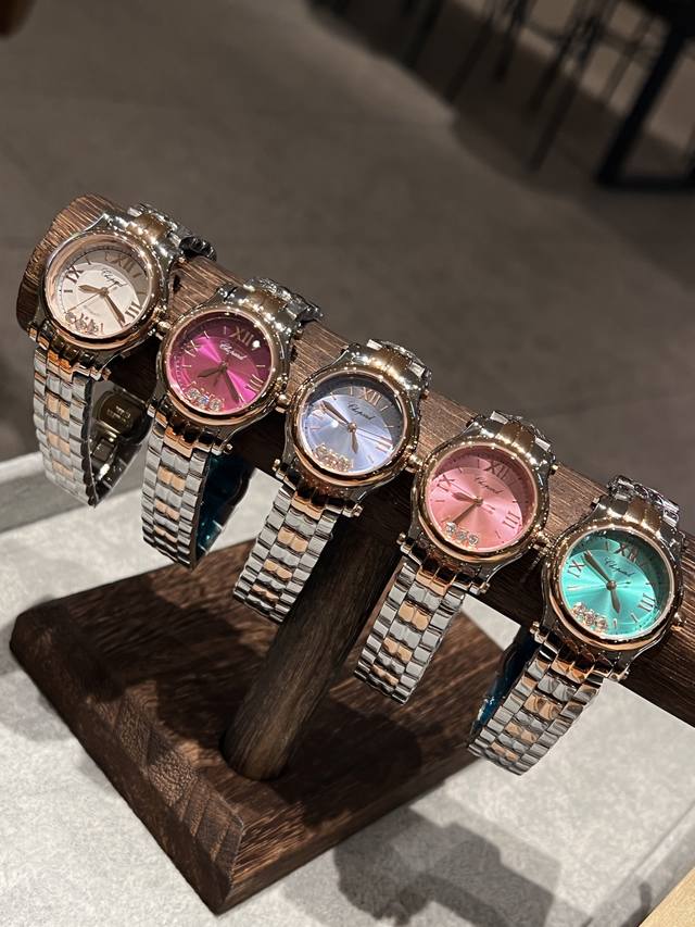 Sizes 30, 33, 36 Chopard Happy Diamonds, a watch that dances, shining brightly