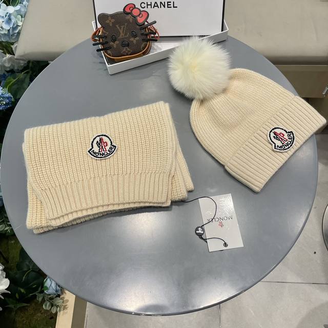 Moncler Wool Suit Hat - Classic Suit Hat with Fox Pom-Pom! Material: 70% Wool, 3