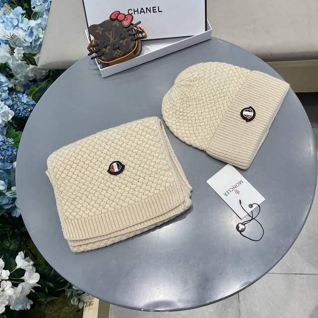 Moncler Wool Suit Hat - Classic Suit Hat! Material: 70% wool, 30% rabbit hair. H