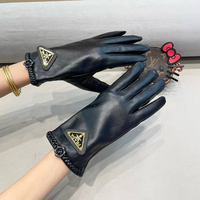 Prada women's new lambskin gloves, fashionable gloves, warm for autumn and wint