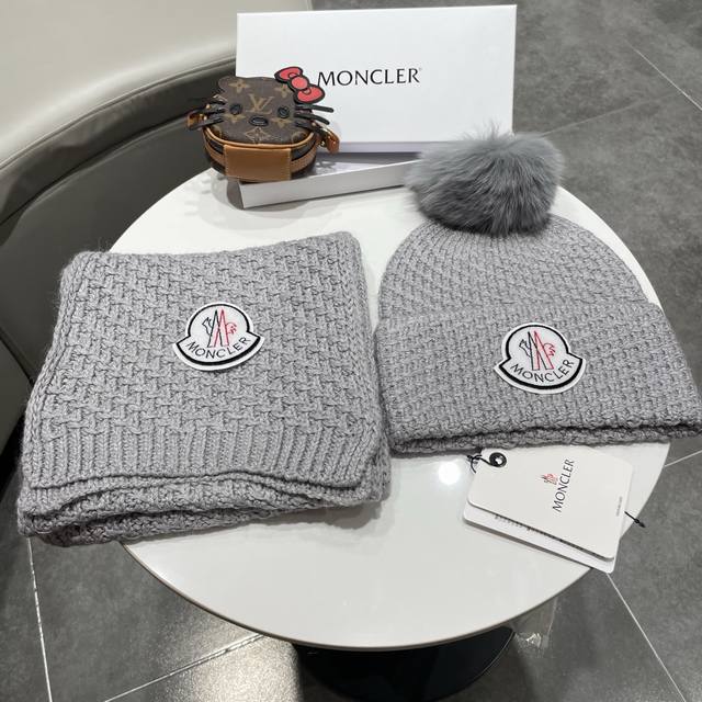 Moncler. Classic wool hood set! Comes with a fox fur pom-pom hat and scarf! Mat