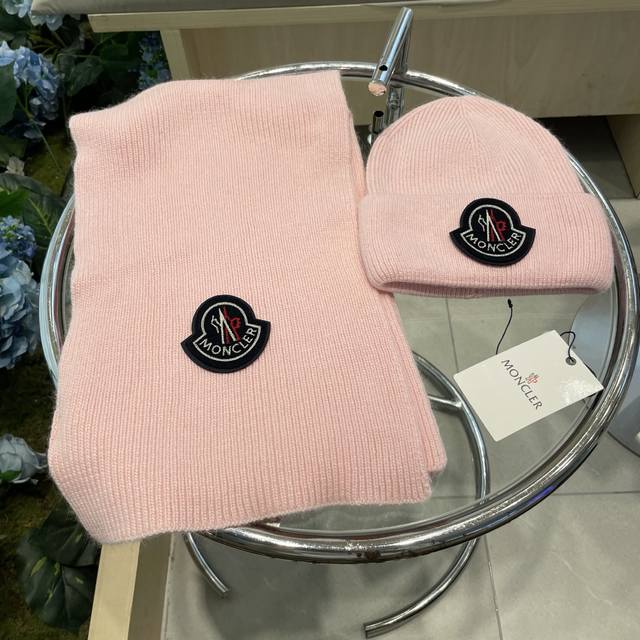 Moncler Wool Set Hat - Classic Set! Hat and Scarf! Material: 70% wool, 30% rabb
