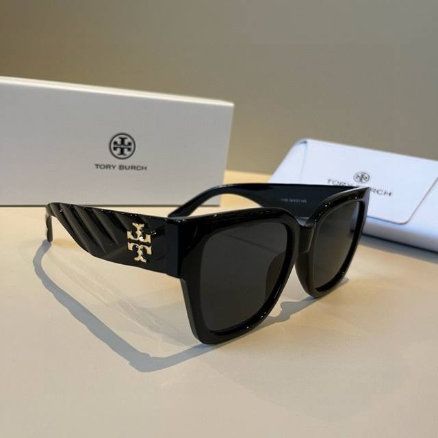 Tory Burch Retro Sunglasses