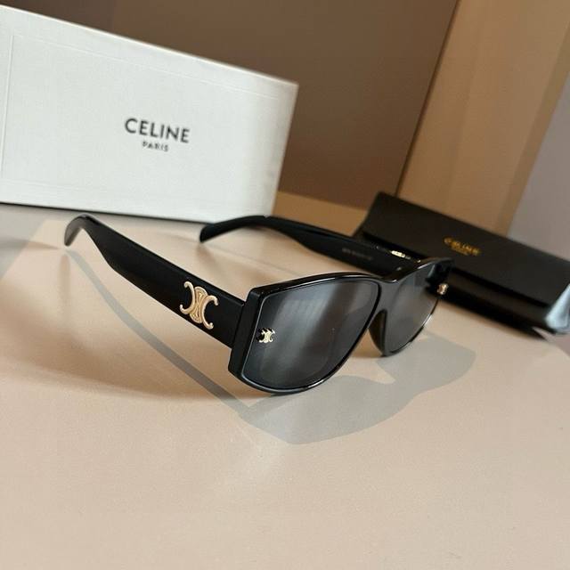 Celine 赛琳太阳镜 Celine是一个法国轻奢品牌。品牌创立于 1945年,总部位于法国巴黎,品牌品牌风格浓烈、酒 脱独立,时刻挥酒自如,彰显魅力,这款方 Celine 赛琳太阳镜 Celine是一个法国轻奢品牌。品牌创立于 1945年,总部位于法国巴黎,品牌品牌风格浓烈、酒 脱独立,时刻挥酒自如,彰显魅力,这款方