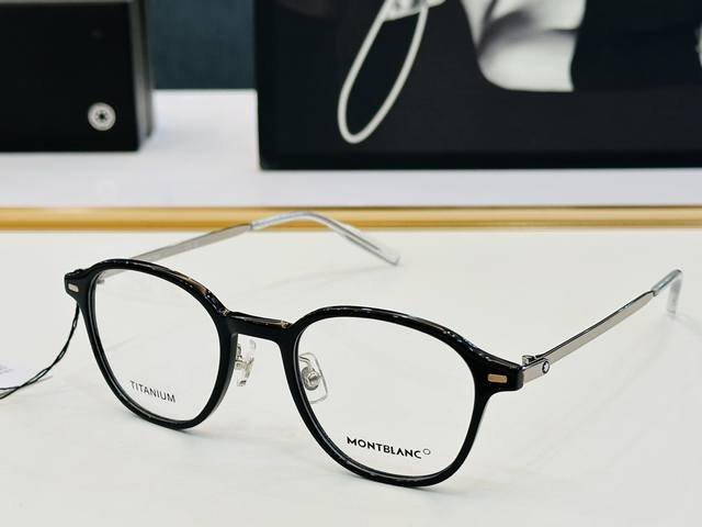 New product from the official website: Montblanc Mb0427O. Size: 52mm (21-145mm).