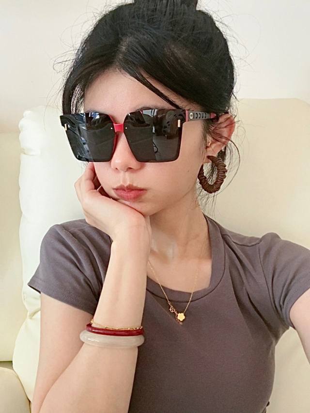 Tr Polarized Series Gucci Classic Square Frame Design, flattering for all face s