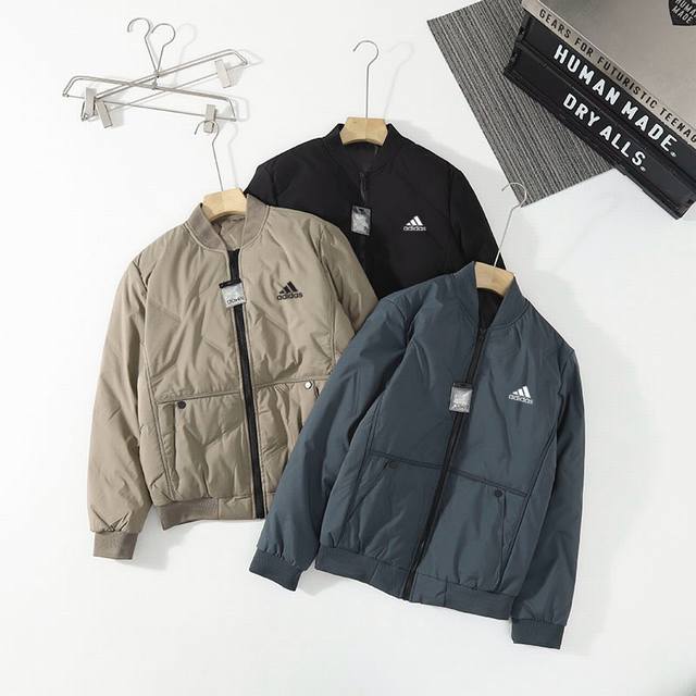 上新 白鸭绒羽绒服 Adidas三叶草阿迪达斯24冬季男士商务立领白鸭绒羽绒服 商务针织立领羽绒服采用优质羽绒填充与防钻绒内里，这种面料具有防风功能！外层面料有
