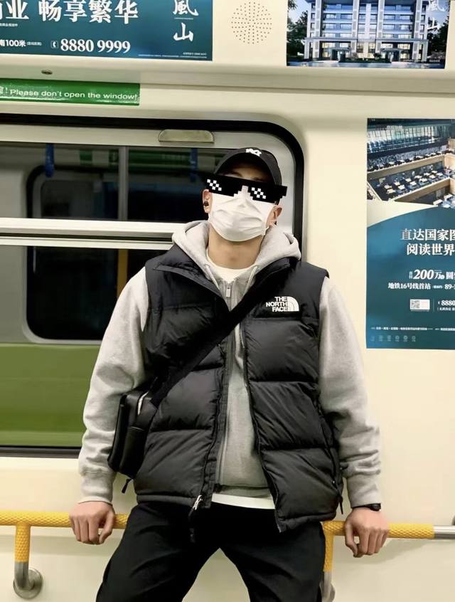 Tnf 北面 经典1996羽绒马甲#模特上身效果# Tnf 北面 经典1996羽绒马甲#模特上身效果#