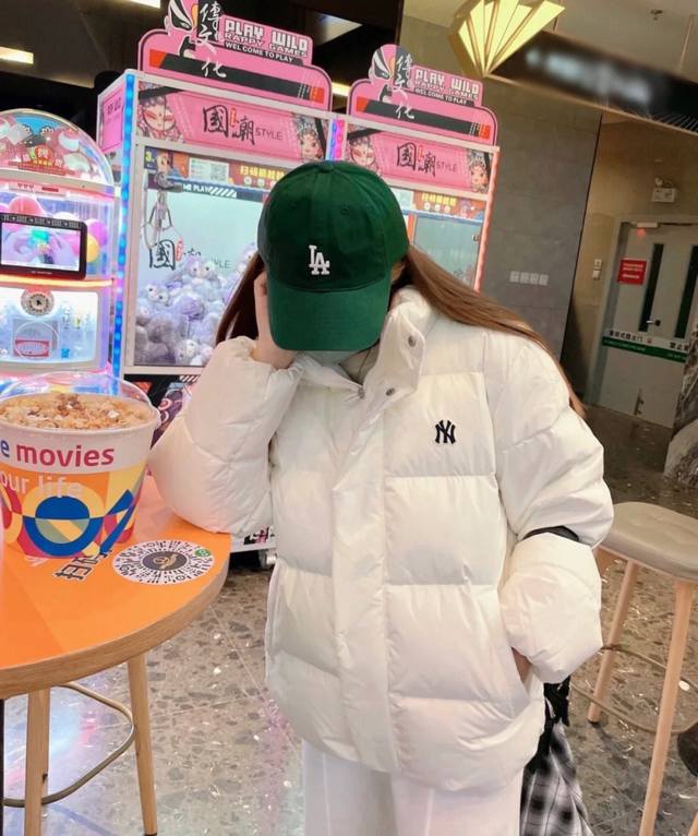 上身参考-Mlb 短款羽绒服 徽标 白色 上身参考-Mlb 短款羽绒服 徽标 白色