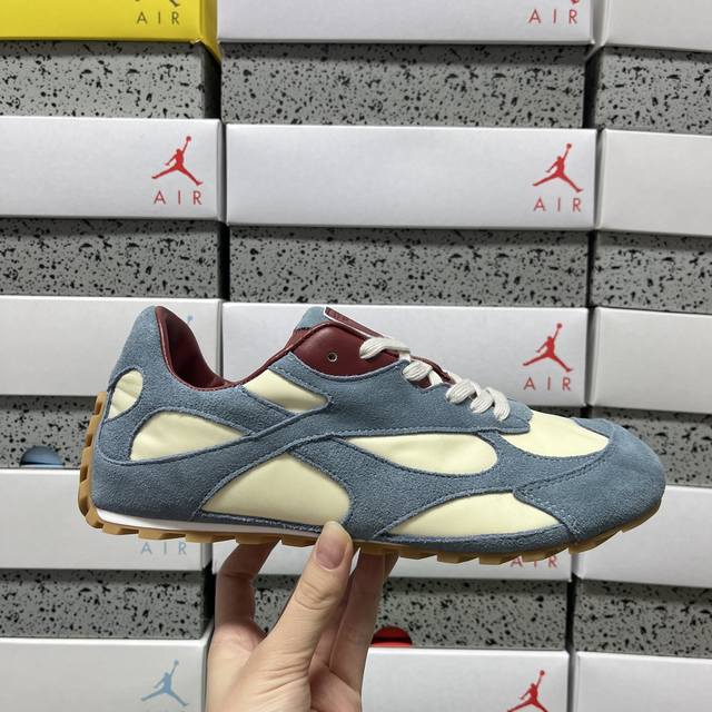 Off Bottega Veneta V3Ms2 1782 Low-top Slim-fit Shoes with Suede Material. The up