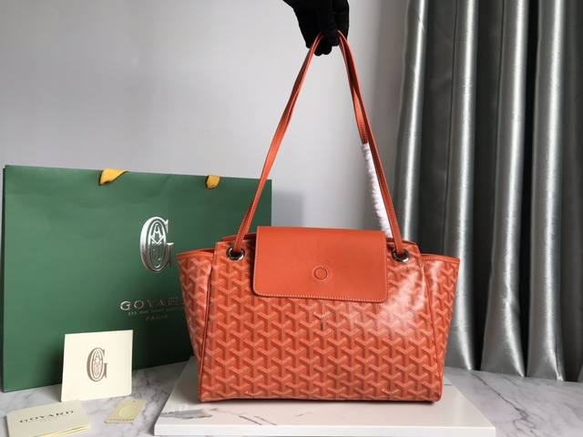 正品级 Goyard Rouette鲁爱包 11个颜色 Goyard在创新性和功能性上的不懈探索，造就全新Rouette包的百变背法。据说官网说Rouette包