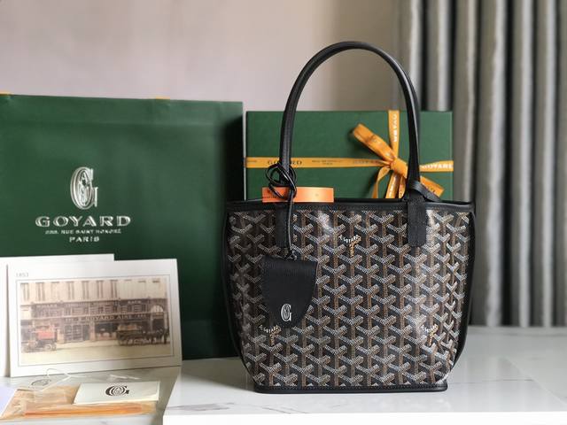 正品级 升级出新配送包饰包夹礼品盒升级版说明书 Goyard 戈雅 经多次研究与改良，不断提升面料与皮质，全方位独家定制只为不断达到客户的高品质要求 底布采用与