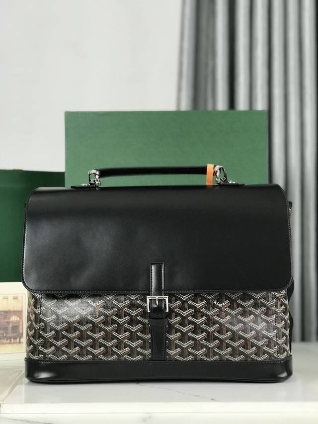 正品级 Goyard全新Citadin邮差包 #Goyard Citadin# 名称源于法语“都市人”的释义，配备可拆卸肩带，既可作为手提公文包用于商务外出，又