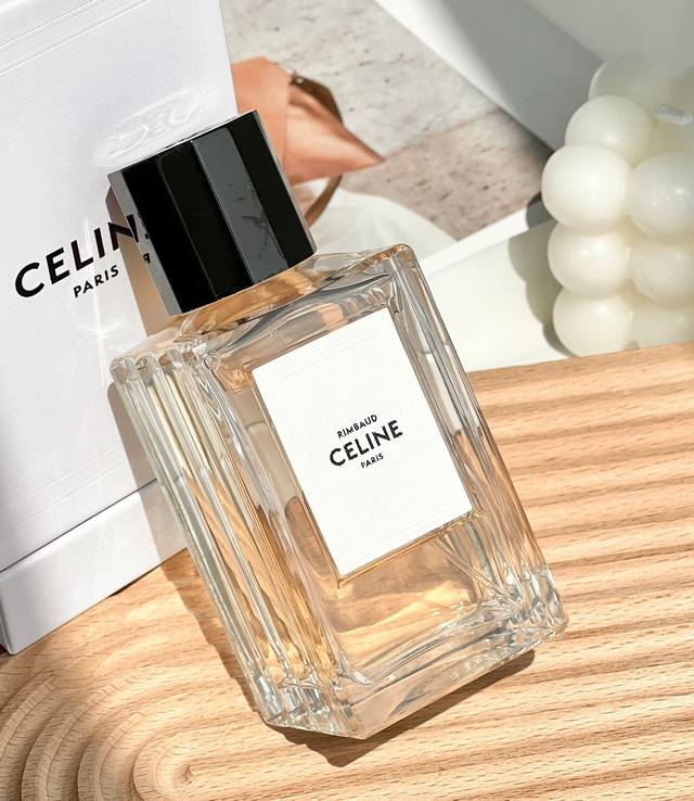 专柜品质 这款香水延用Celine高定香水系列匠心设计的长方形香水瓶，延续了法国玻璃工艺的卓越传统。运用颇具质感的玻璃和黑漆饰面呈现奢美质感，打造更加醒目的瓶身