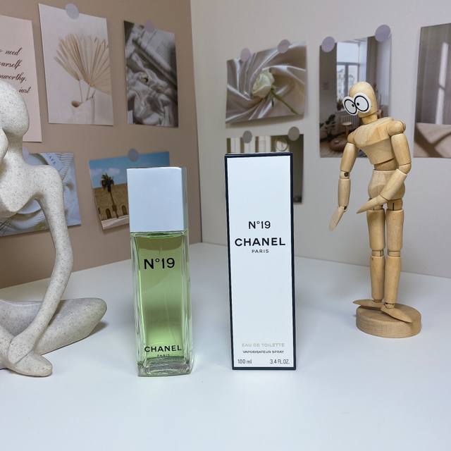高端品质 香奈儿19号淡香水100Ml Chanel N19 Edt,1970 品牌:香奈儿 调香师:Henri Robert 属性:女香 香调:绿叶花香调 前 高端品质 香奈儿19号淡香水100Ml Chanel N19 Edt,1970 品牌:香奈儿 调香师:Henri Robert 属性:女香 香调:绿叶花香调 前