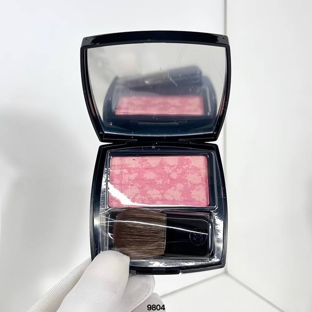 高品质 香奈儿斜纹软呢星彩腮红5.5G。 9804编码!4:10-20-90-130。全员貌美香奈尔呢子腮红感受一下Chane L呢子腮红的美貌每一块都那么好看 高品质 香奈儿斜纹软呢星彩腮红5.5G。 9804编码!4:10-20-90-130。全员貌美香奈尔呢子腮红感受一下Chane L呢子腮红的美貌每一块都那么好看