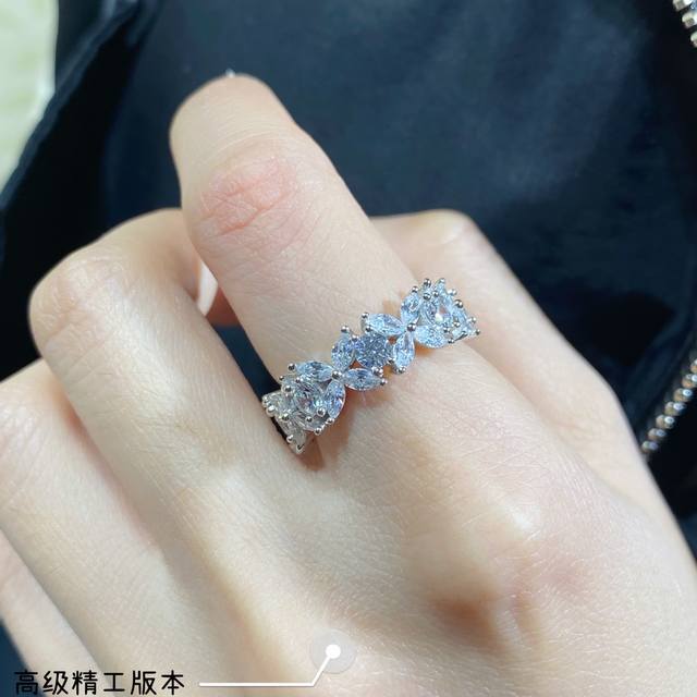 码数5678 蒂芙尼 精致 马眼 戒指 Tiffany Fleur De Lis系列的设计温婉柔美，彰显精致优雅，低调绽放自信 非常细腻而夺目。 原版925纯银