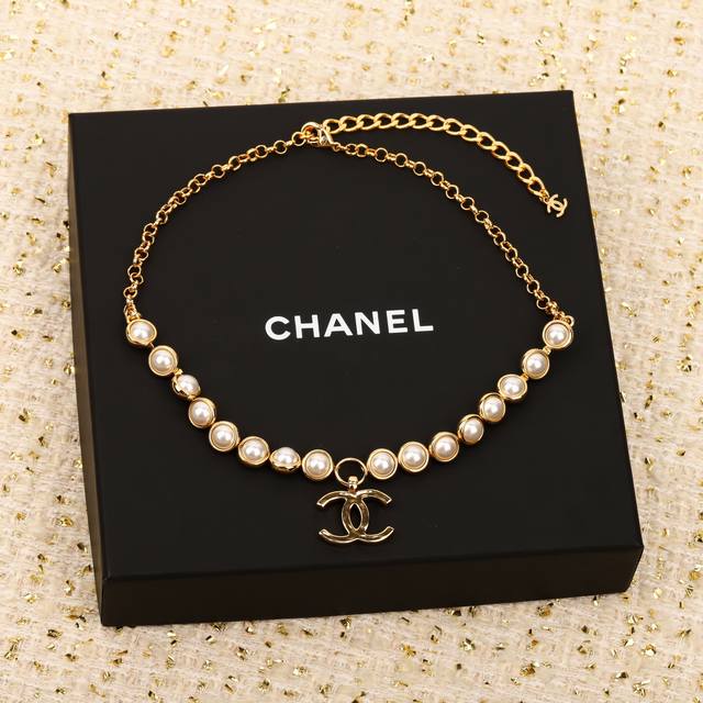 We produce Zp10010, bulk inquiries welcome! Chanel Half-Bead Half-Chain Necklac