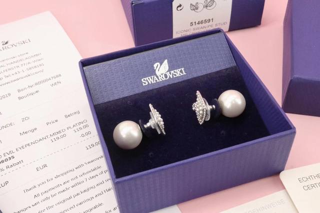 Swarovski Pearl Swan Earrings These earrings feature ultra-fine white crystal pe