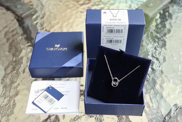 Swarovski White Gold, Blue Rose Gold, White Oval, Lively Collarbone Necklace Thi