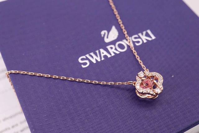 Swarovski Four-Leaf Clover Red Dancing Collarbone Necklace This Swarovski neckla