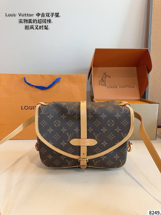 配礼盒. Lv 路易威登 新款中古老花Saumur Bb双子星中古邮差包 单肩斜挎手提包 尺寸：26*12*20Cm
