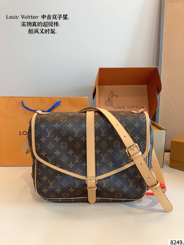 配礼盒. Lv 路易威登 新款中古老花Saumur Bb双子星中古邮差包 单肩斜挎手提包 尺寸：3324*26Cm