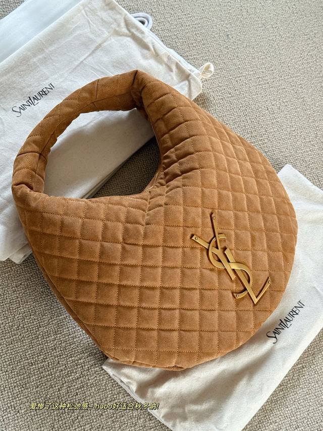 无盒 麂皮 Size：中宽46*32 Ysl 25秋季系列 Wander 手袋的新品- Lcarino 手袋！ 经典永不出错 轻松拿捏松弛高级感