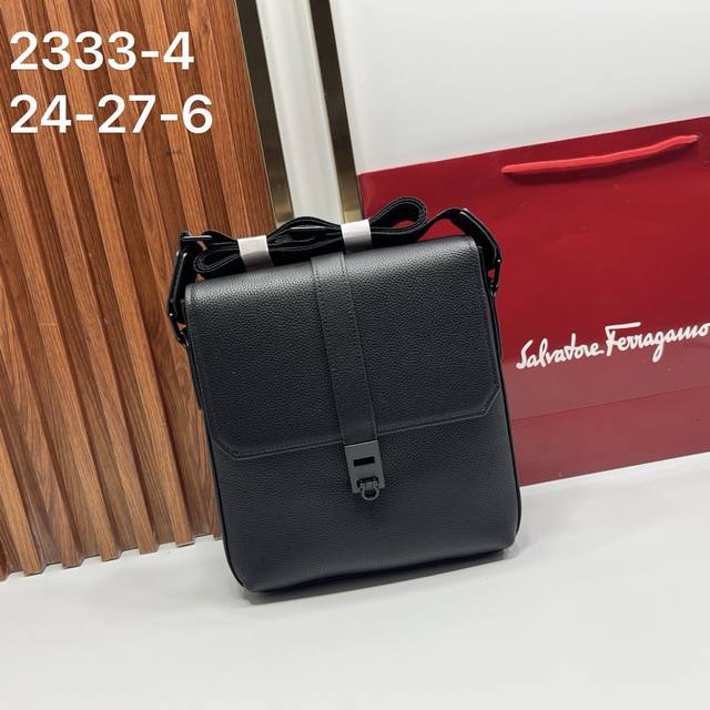 Ferragamo 2333-4 菲拉格慕专柜流行款，高端大气，时尚有品味，最新顶级专用头层牛皮，手感好厚度足，有内格，超级实用，五金配件，绝对上品尺寸：24-